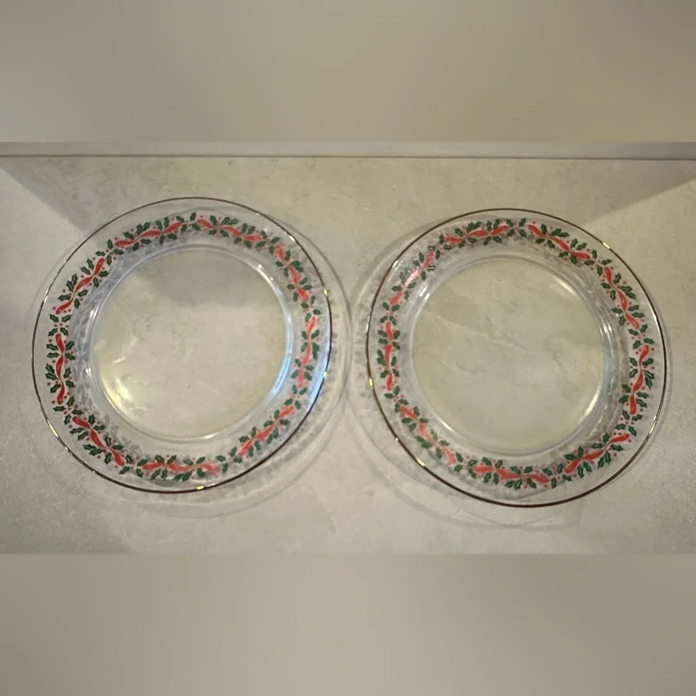 VTG  80's Set Of  Arcoroc Holly & Berry & Ribbon Christmas 8” Plates W/Gold Trim
